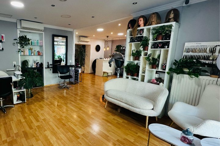 Beauty Lounge Cut & Style Nails & style