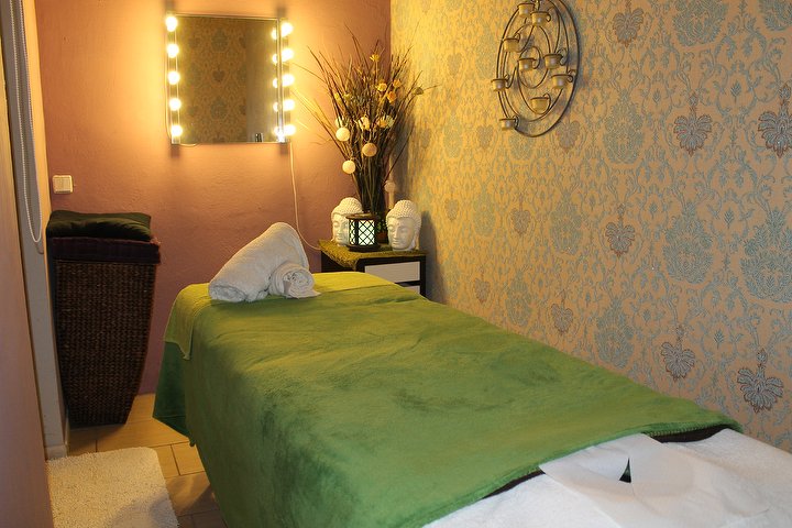 Schamlos Schön (im Friseursalon Lorenzbeautyworks)