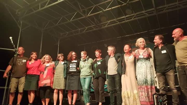 Team-On-Stage-Final