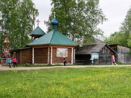 Храм Всех святых с. Чажемто молитвенно встретил престольный праздник