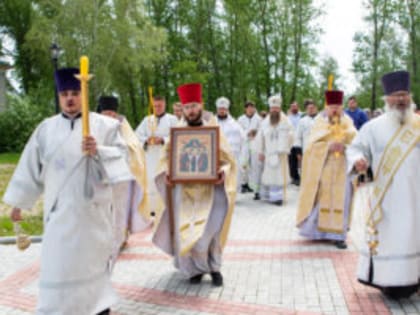 Два архипастыря возглавили богослужения в престольный праздник кафедрального собора Колпашевской епархии