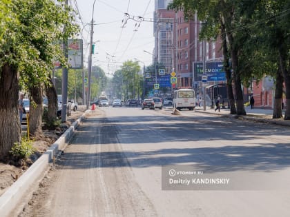 Подрядчики должны снять асфальт, уложенный на 4 улицах Томска — мэр