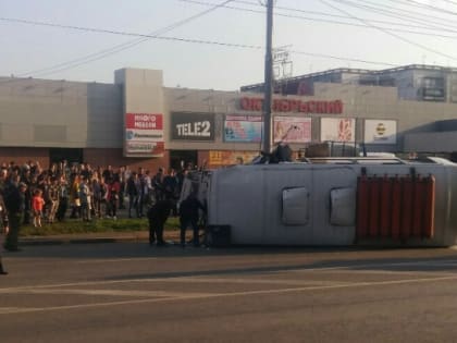 Автобус с пассажирами перевернулся в Томске