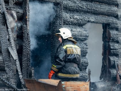 Три человека заживо сгорели при пожаре в бане в селе Томской области