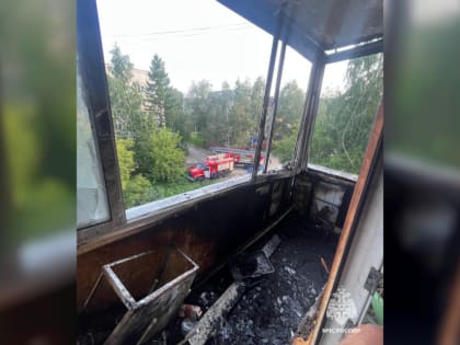 Пожар на балконе жилого дома в Томске