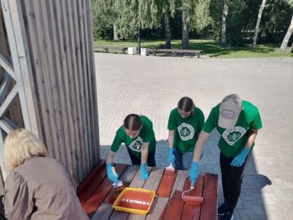 Школьники отряда «Трудовое лето» навели порядок у Белого озера