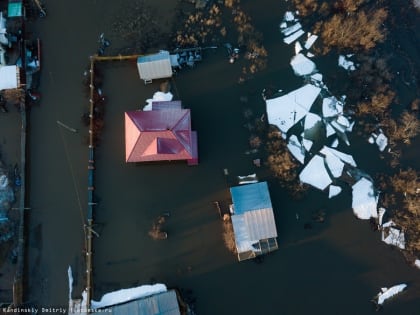 СК выясняет, есть ли халатность чиновников в непроходимости дорог в томском селе при таянии снега