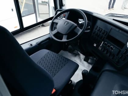 Водителю автобуса, у которого колесо отвалилось и отлетело в томичку, грозит штраф в 500 рублей