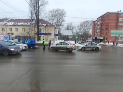Автомобиль Lada сбил пешехода на переходе в Томске