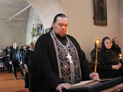 Великий покаянный канон читается в храмах Колпашевской епархии на первой седмице Великого поста