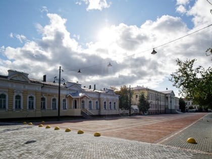 Жаркая погода сохранится в субботу в Томске, возможна гроза