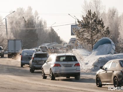 «Смиритесь, это временно»: томичи снова встали в 4-километровую пробку на въезде в Томск