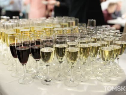 Томский эксперт: в шампанском есть полезные свойства, но сок лучше