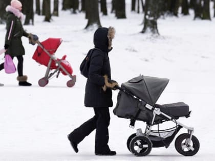 Работающих родителей собираются лишить пособия по уходу за ребёнком