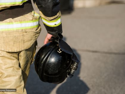 Более 30 человек тушили пожар в жилом доме в селе Дзержинском