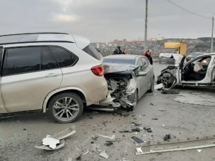 Водители двух BMW попали в больницу после крупного ДТП на ул.Балтийской