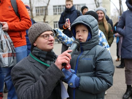 «Научно — не скучно!»: фестиваль науки открылся обменом научных фактов на сладкое