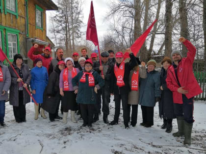 Сотни людей вышли на Красный Первомай в Томской области