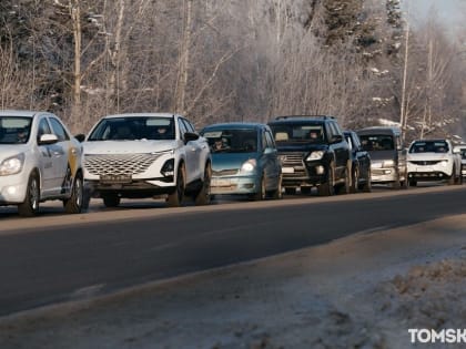 Огромные пробки образовались на въезде в Томск