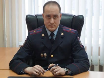 Сотрудники полиции обращают внимание граждан на необходимость быть бдительными и не попадаться на уловки мошенников