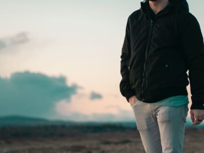 Нечем грешное тело прикрыть: томич-рецедивист украл в баре куртку