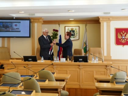 Спикер поздравила Виктора Власова с переизбранием