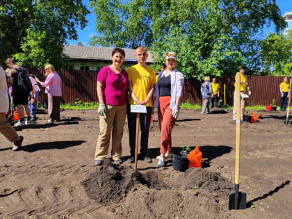 Яблоневый сад заложили в Томском техникуме социальных технологий