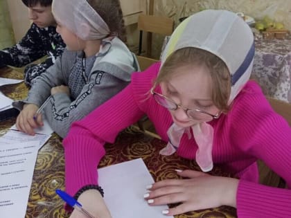 В воскресных школах Колпашевской епархии дети пишут письма солдатам