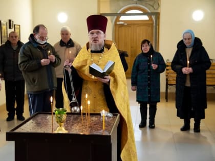 В Введенском храме пос. Апрель почтили память инициатора строительства храма Сергея Филипповича Постовалова