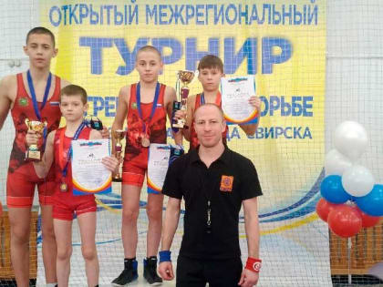 Томичи стали призерами межрегионального турнира по греко-римской борьбе