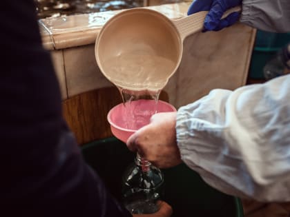Тысячи томичей набрали крещенскую воду для освящения души и тела