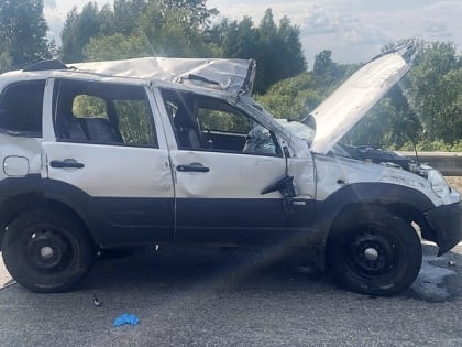 Водитель Chevrolet Niva перевернулся на трассе в Томской области, один человек погиб