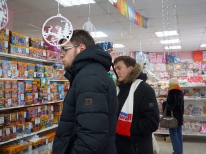 Молодогвардейцы Томска проверяют пункты продажи пиротехники