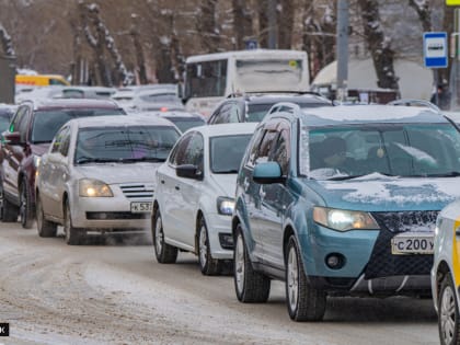 Томичам рассказали, что делать, если загорелся автомобиль