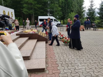 Духовенство и верующие приходов Колпашевской епархии приняли участие в мероприятиях по случаю Дня памяти и скорби