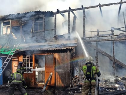 Три человека пострадали на пожаре в Томске