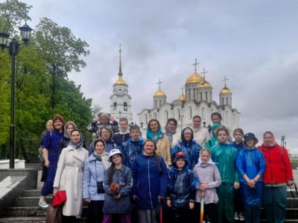 Педагоги и школьники из Колпашевской епархии совершили паломничество к святыням Троице-Сергиевой Лавры и г. Владимира