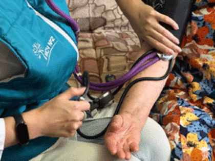 Томские медики проводят обследование ветеранов Великой Отечественной войны