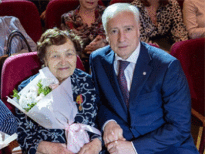 Губернатор поздравил «прекрасную половину» Томской области