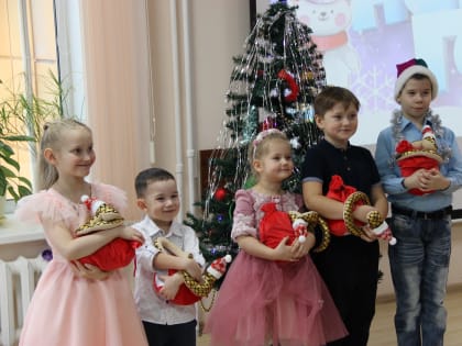 Коммунисты Томской области порадовали ребят
