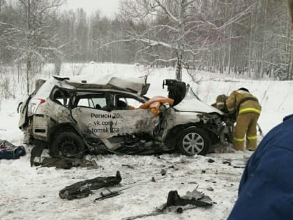 Рейсовый автобус столкнулся с иномаркой на трассе Томск-Колпашево. Есть погибшие