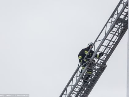 Крыша обрушилась в бывшем здании лампового завода в Томске