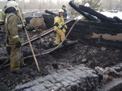 После пожара под Томском с 12 погибшими власти выяснили, что мигранты живут где попало