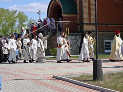 Архиерейским богослужением и праздничным концертом отметил Вознесенский кафедральный собор свой престольный праздник