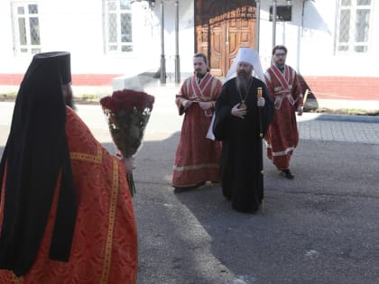 В Богородице-Алексиевском монастыре совершено праздничное архиерейское богослужение