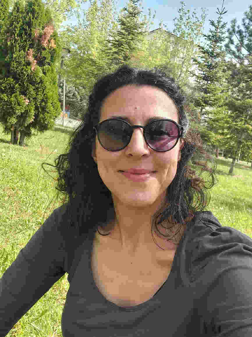 Özlem M.