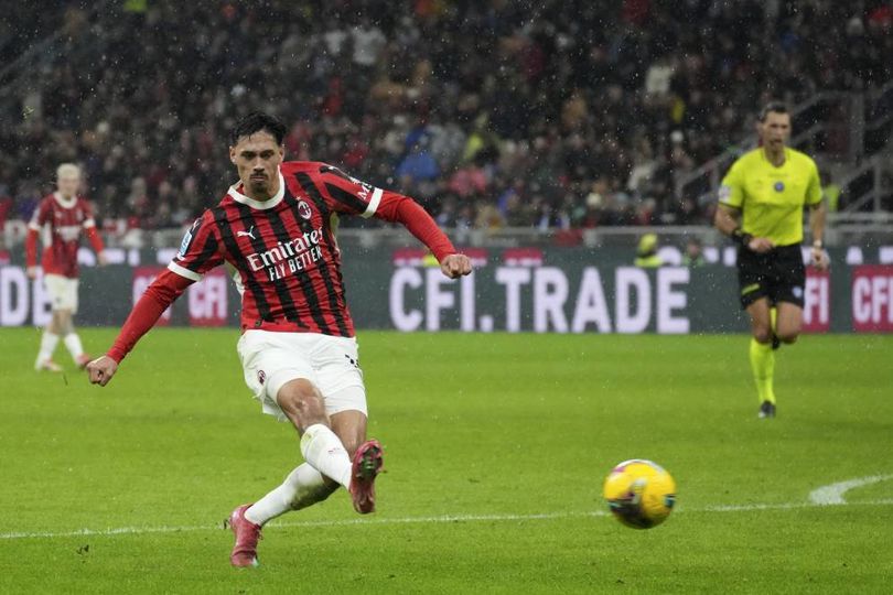 Tijjani Reijnders mencetak gol kedua AC Milan dalam laga melawan Como di Serie A, Minggu (16/3/2025) dini hari WIB. info main bola Update Transfer Tijjani Reijnders: Tes Medis Tuntas. Segera Pindah dari AC Milan ke Man City