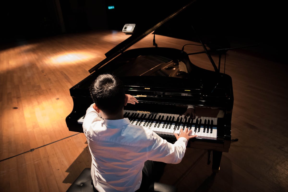 學流行曲定古典好？兩種鋼琴路線的完整分析