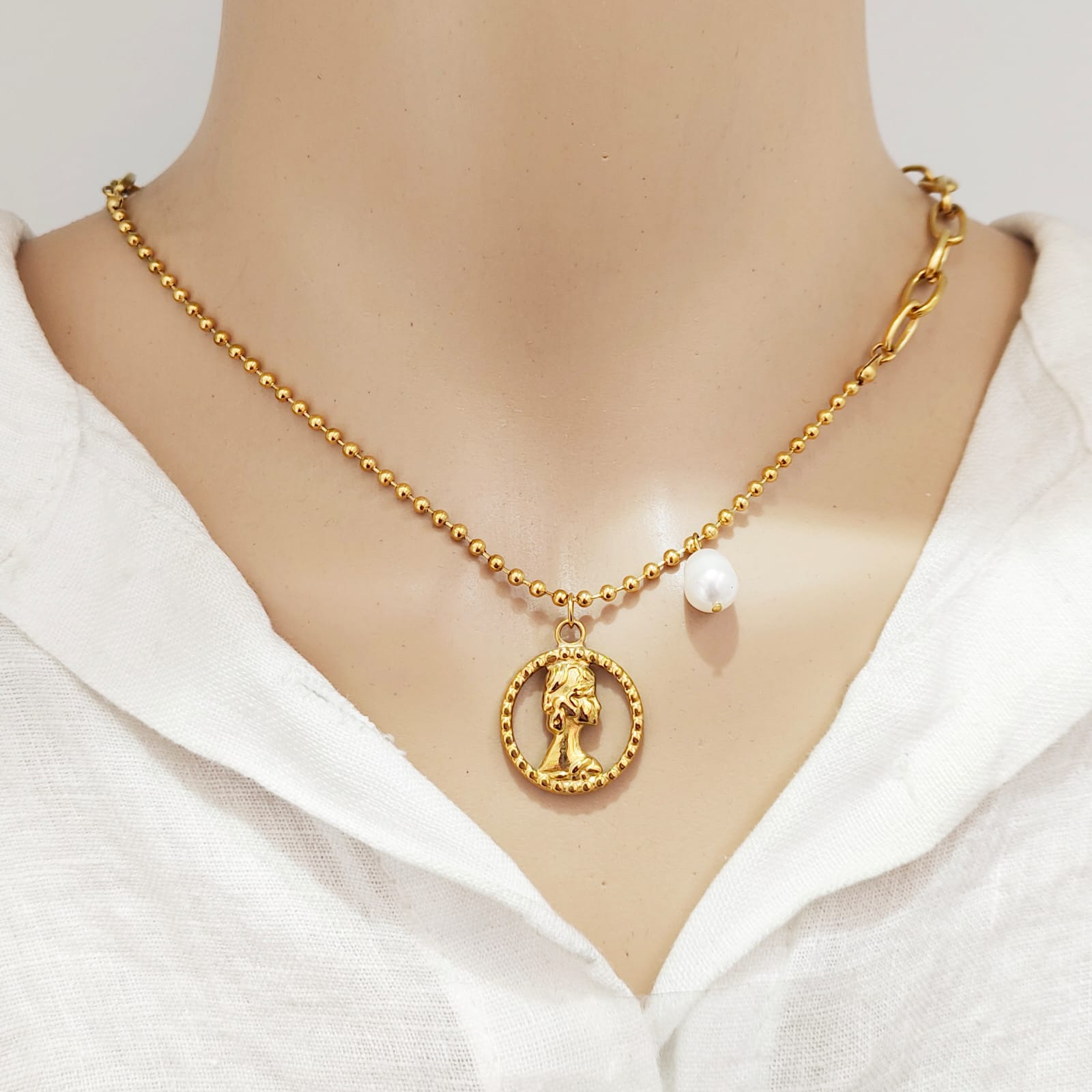 Colar Lady Pérola em Aço Inoxidável Dourado ✨