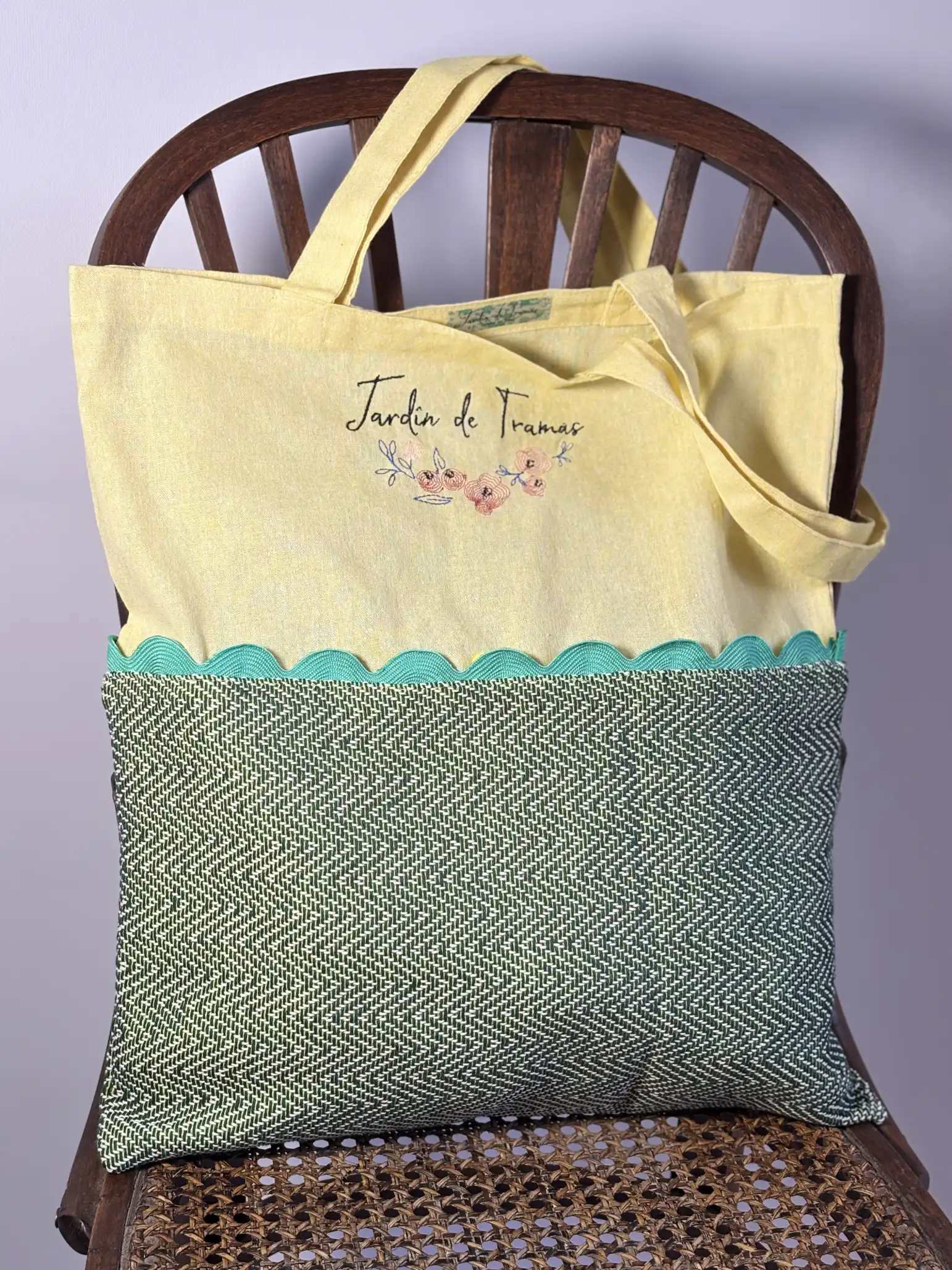 Embroidered Tote Bag of Jardín de Tramas - Image 0